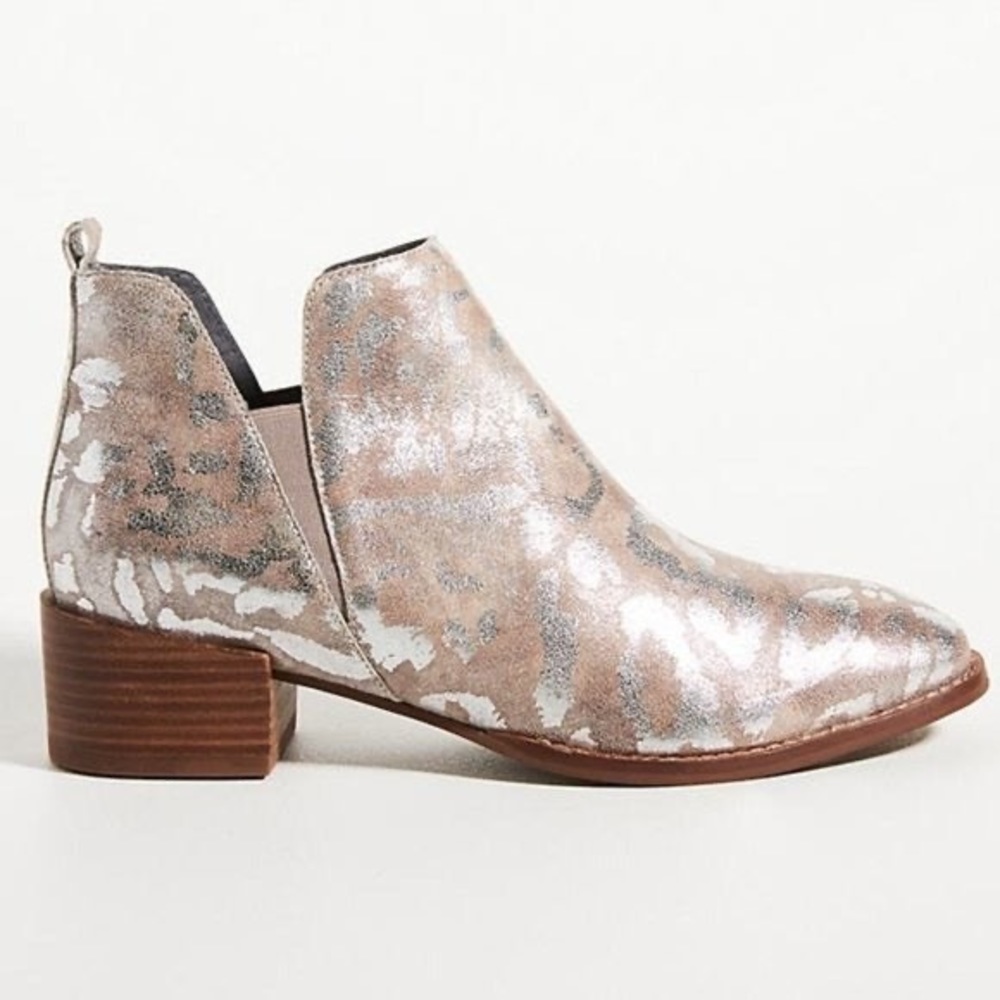 Seychelles offstage Chelsea boots